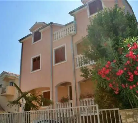 Sanja-centar Apartment Sveti Filip i Jakov